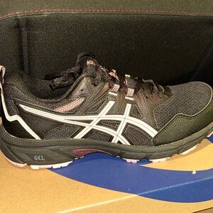 BRAND NEW GEL-VENTURE 8 Black & Frosted Rosè 
SIZE 10 US 
UK8
42 EUR